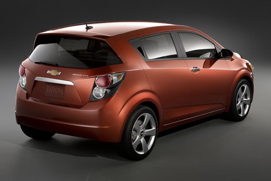  Chevrolet Sonic Hatchback 2011 года  (фото 8 из 13)